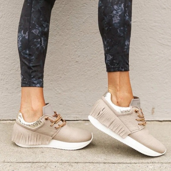 🤎Esseutesse fringe sneakers🤎 - Picture 7 of 8
